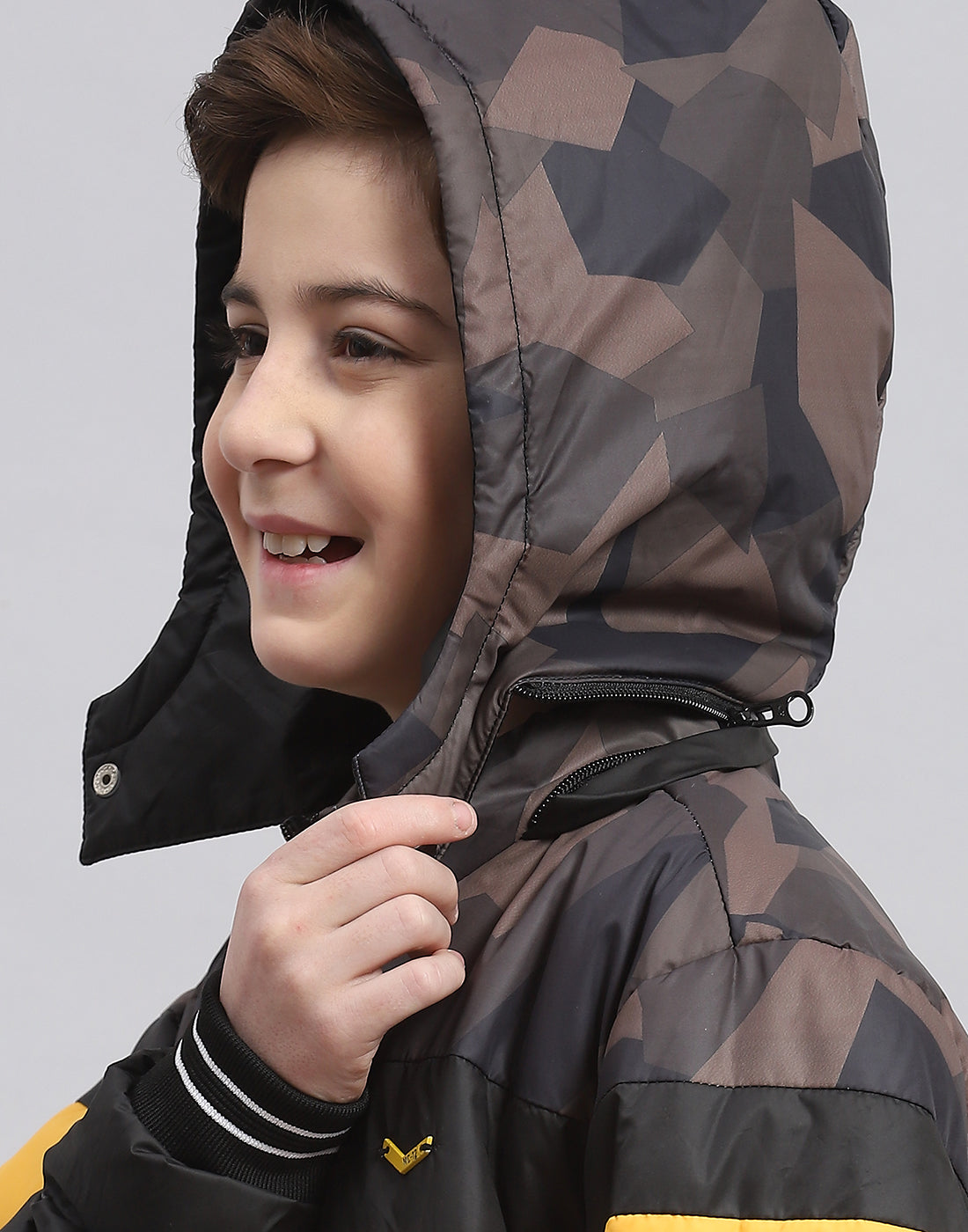 Boys Black Solid Hooded Full Sleeve Boys Jacket