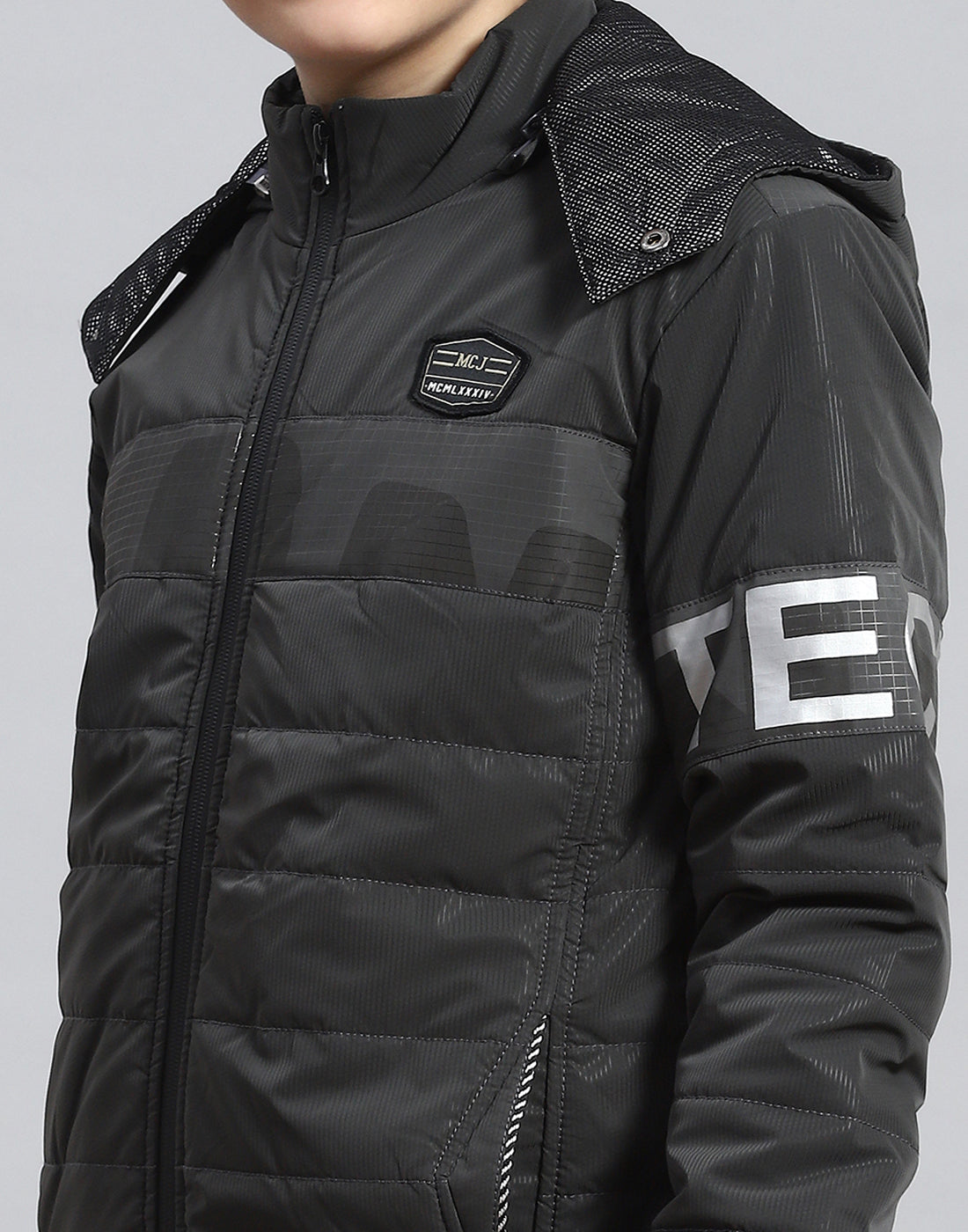 Boys Grey Solid Hooded Full Sleeve Heating Jacket