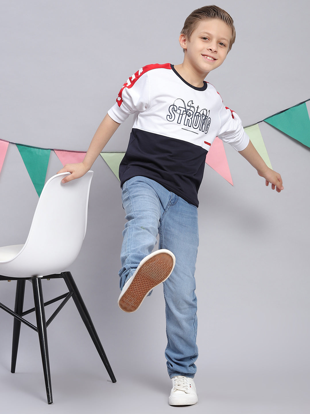 Boys White Printed Round Neck Full Sleeve Sweatshirt