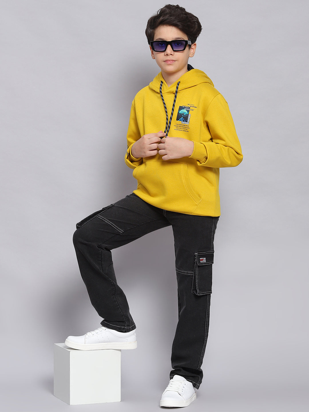 Boys Yellow Printed Hooded Full Sleeve Sweatshirt