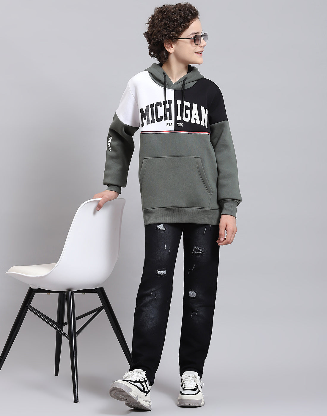 Boys Olive Printed Round Neck Full Sleeve Sweatshirt