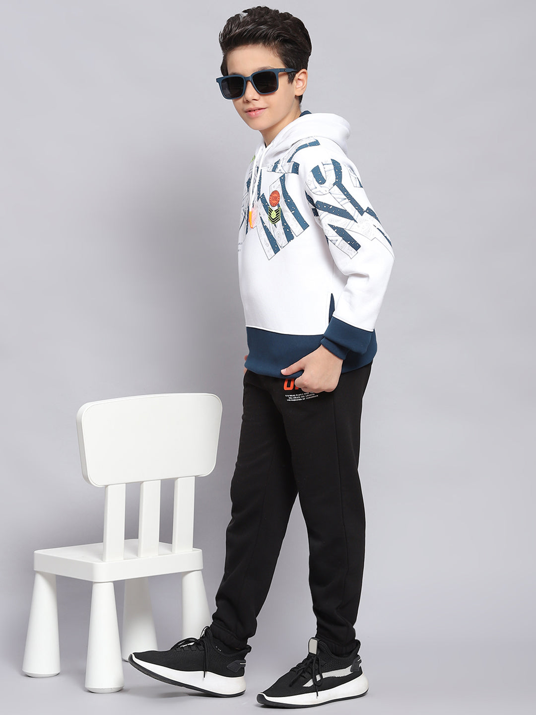 Boys White Printed Hooded Full Sleeve Sweatshirt