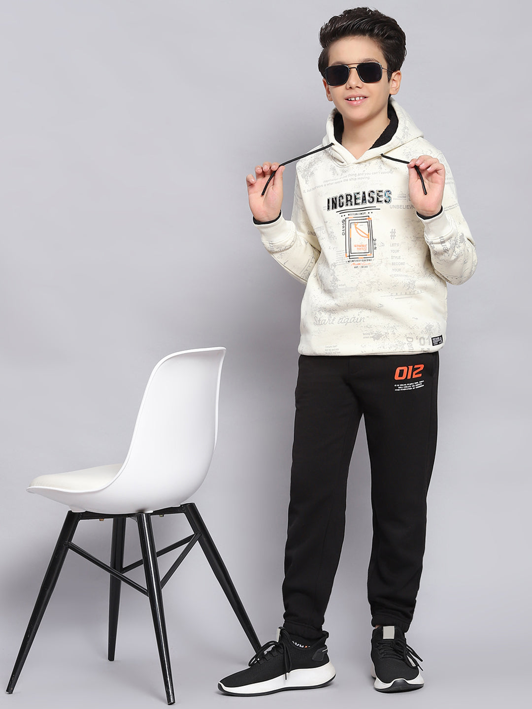 Boys White Printed Hooded Full Sleeve Sweatshirt