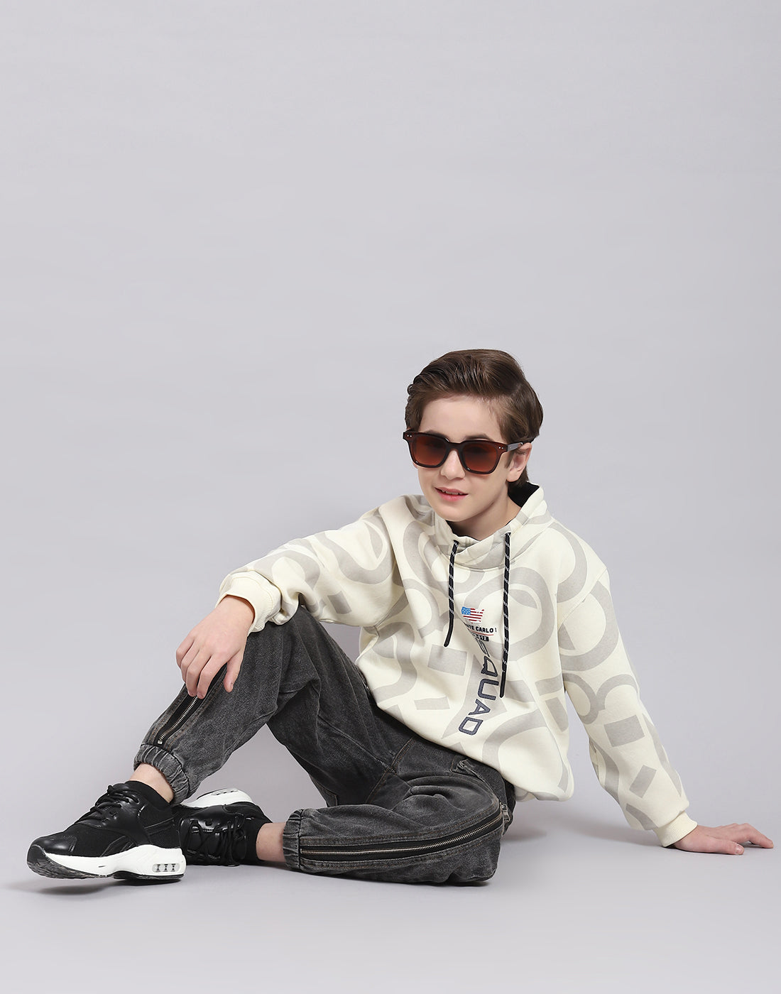 Boys Beige Printed F Neck Full Sleeve Sweatshirt