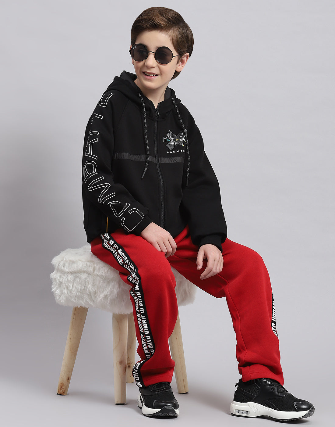 Boys Black Printed Hooded Full Sleeve Sweatshirt