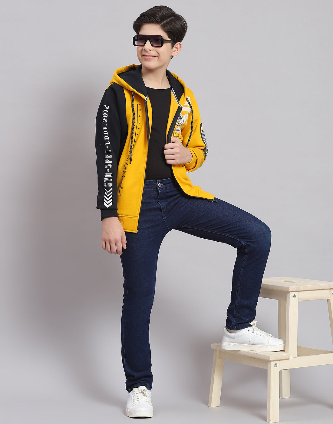 Boys Yellow Printed Hooded Full Sleeve Sweatshirt