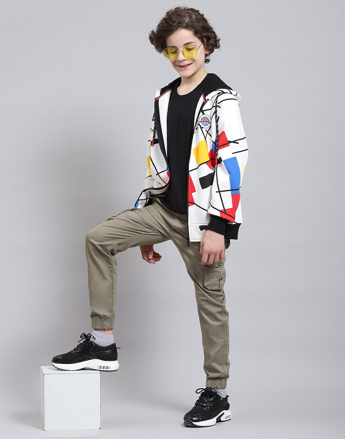 Boys Off White Printed Hooded Full Sleeve Sweatshirt