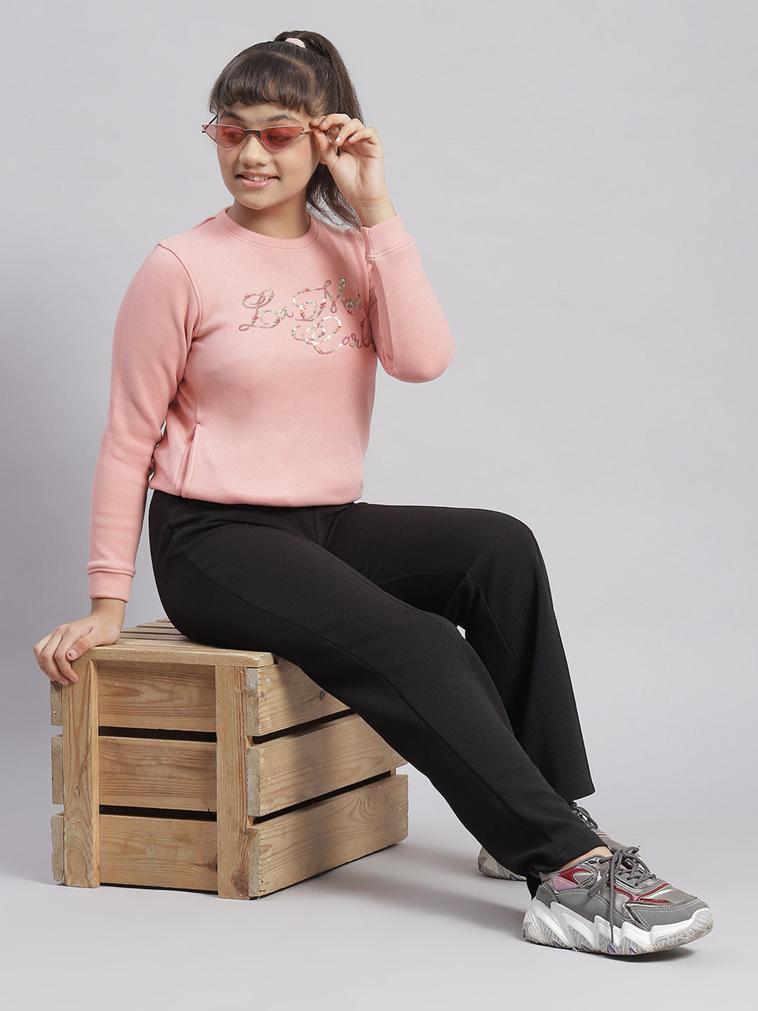 Girls Pink Embellished Round Neck Full Sleeve Sweatshirt