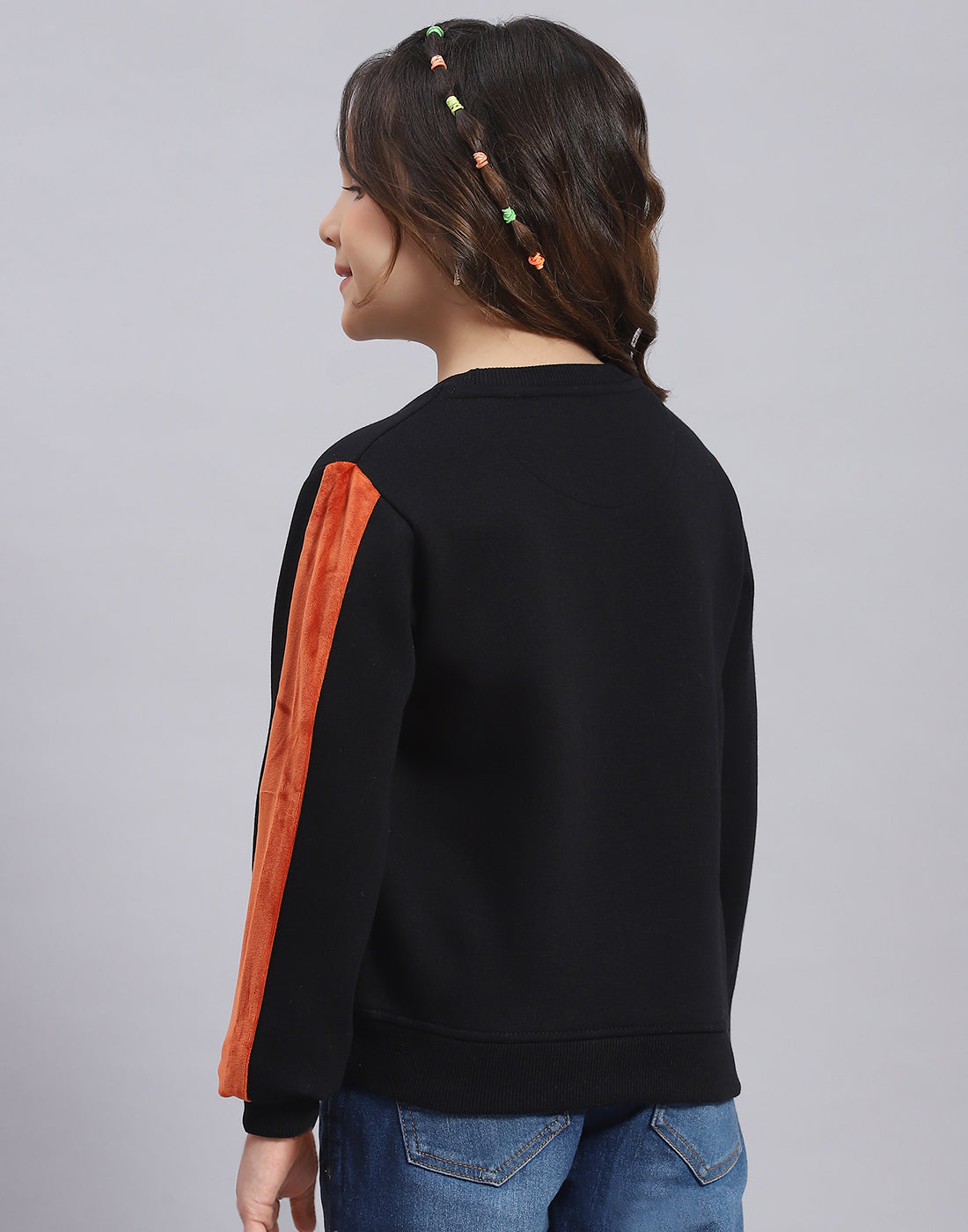 Girls Black Printed Round Neck Full Sleeve Sweatshirt