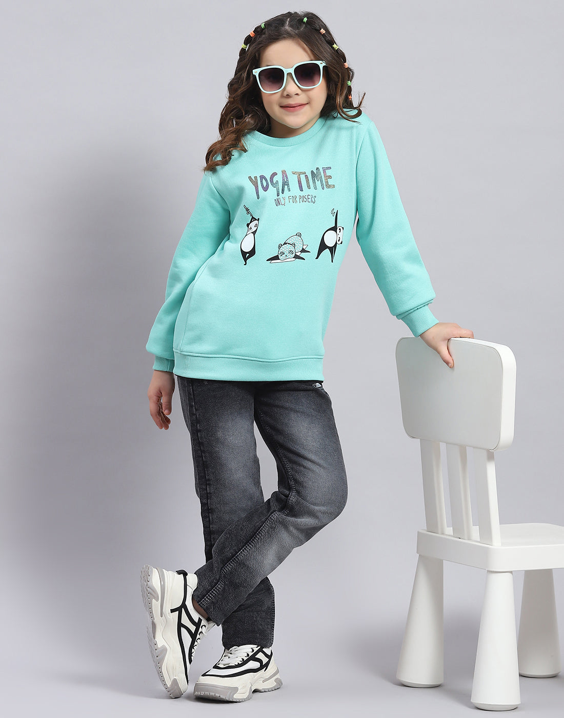 Girls Turquoise Blue Printed Round Neck Full Sleeve Sweatshirt