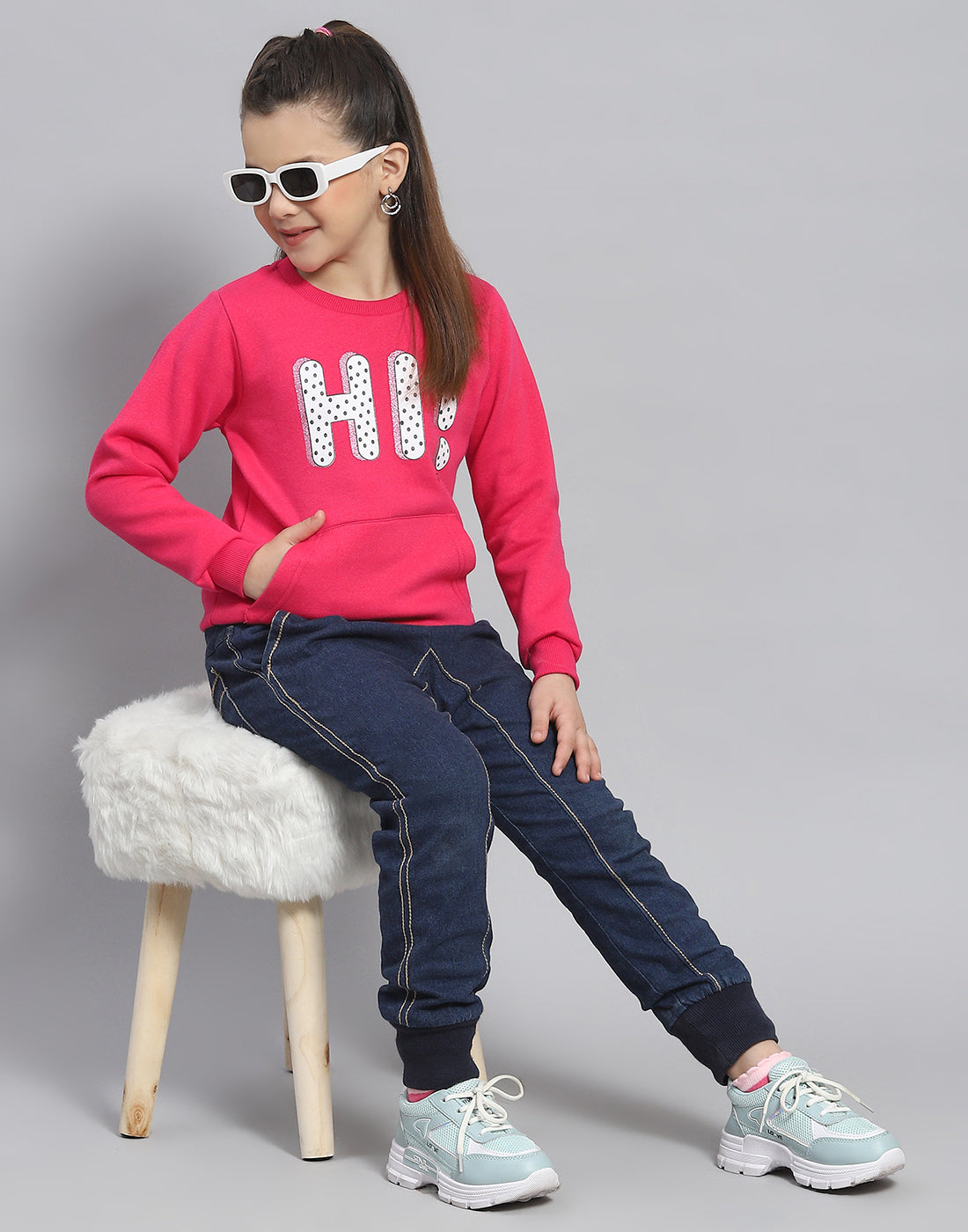 Girls Magenta Printed Round Neck Full Sleeve Sweatshirt