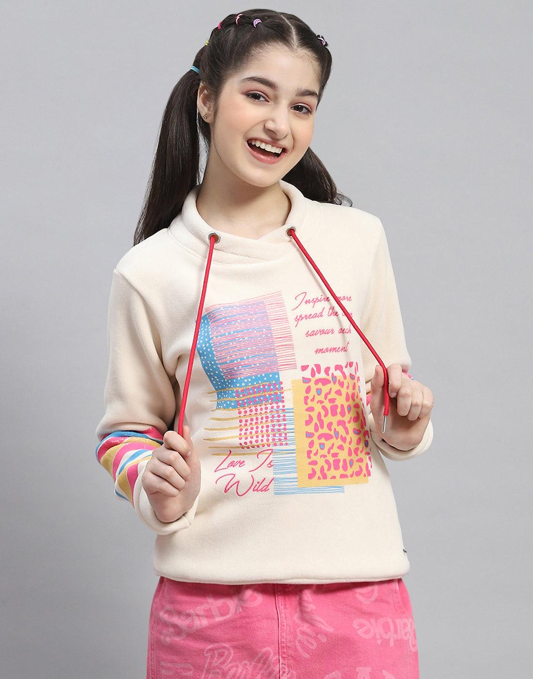 Girls Off White Printed Round Neck Full Sleeve Sweatshirt