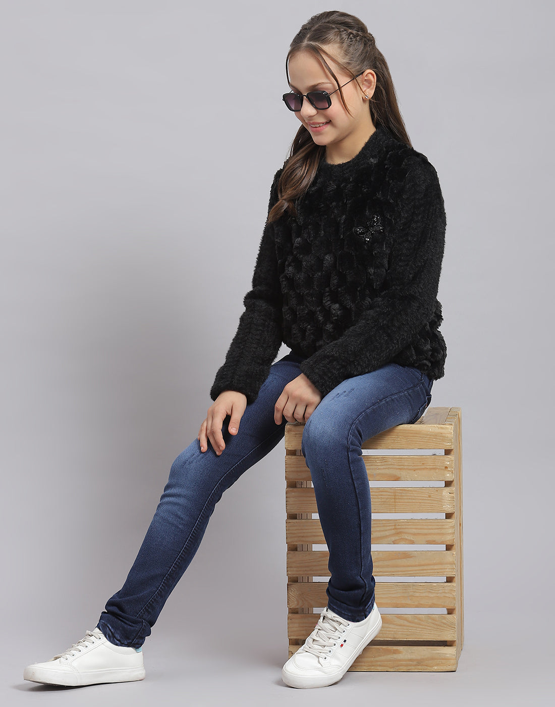 Girls Black Self Design Round Neck Full Sleeve Sweatshirt