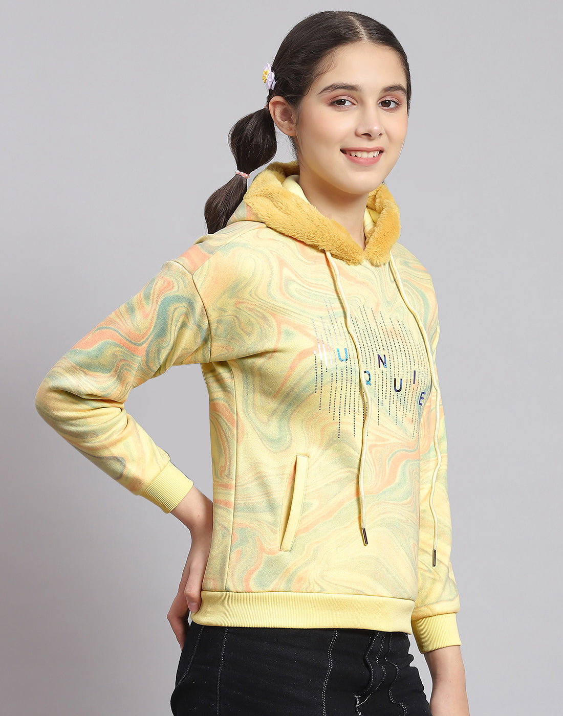 Girls Yellow Printed Hooded Full Sleeve Sweatshirt