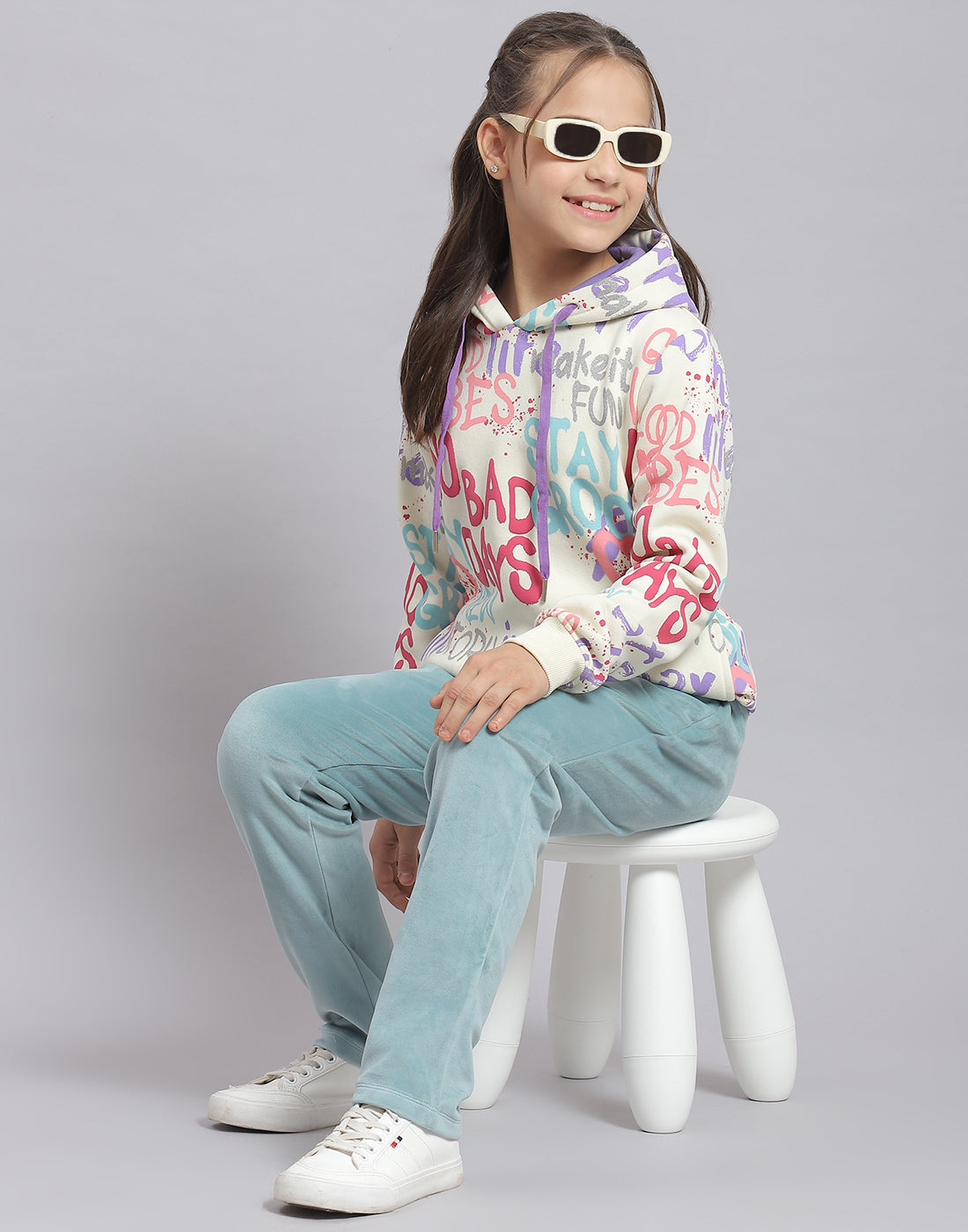 Girls Cream Printed Hooded Full Sleeve Sweatshirt