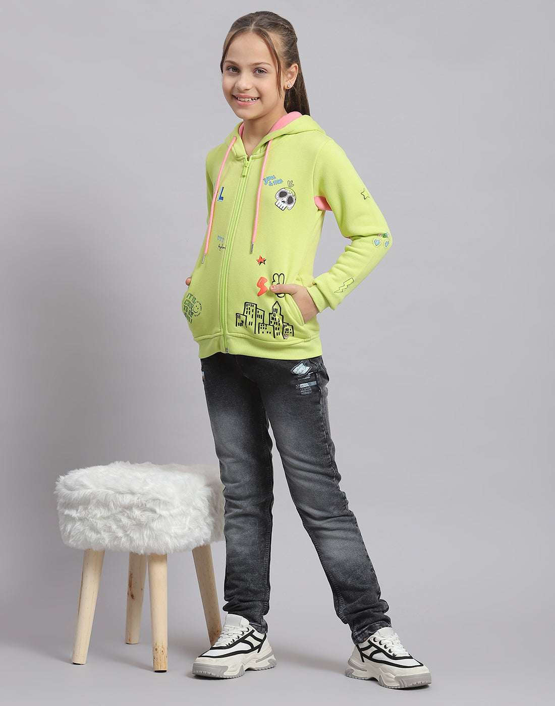 Girls Green Printed Hooded Full Sleeve Sweatshirt
