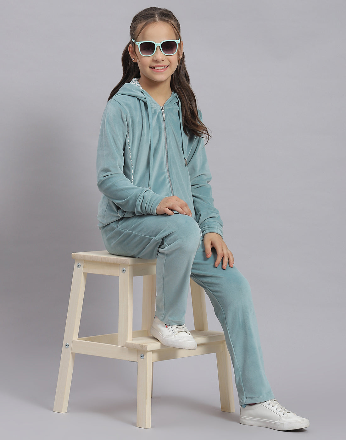 Girls Teal Blue Solid Hooded Full Sleeve Tracksuit