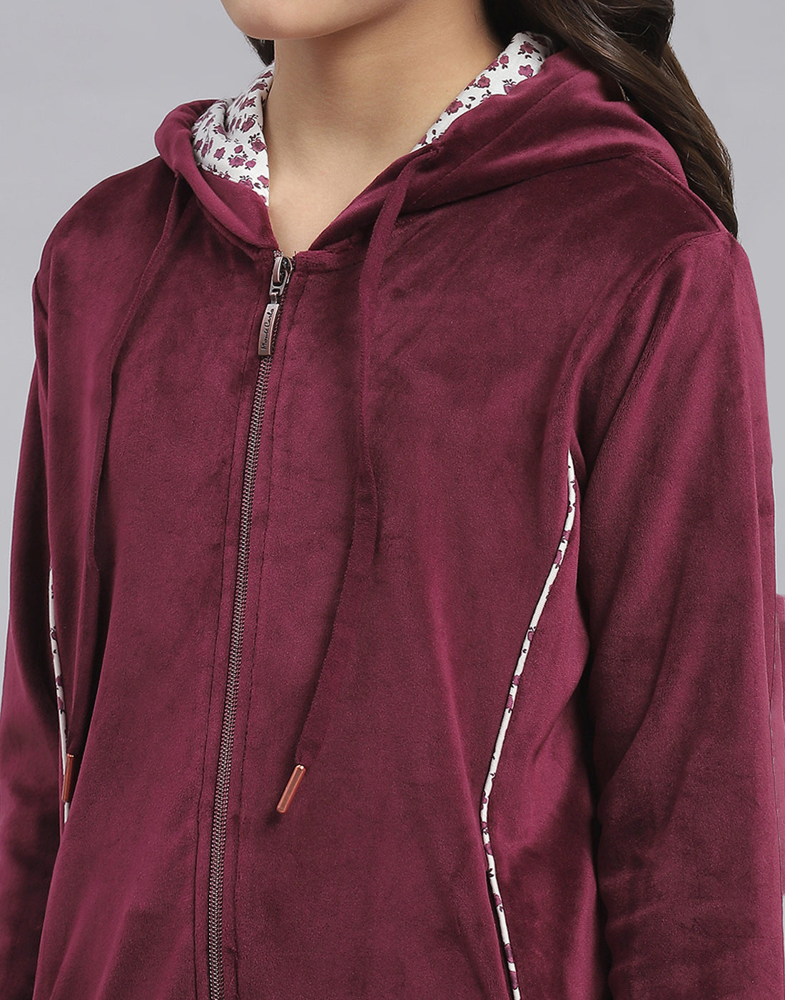 Girls Maroon Solid Hooded Full Sleeve Tracksuit