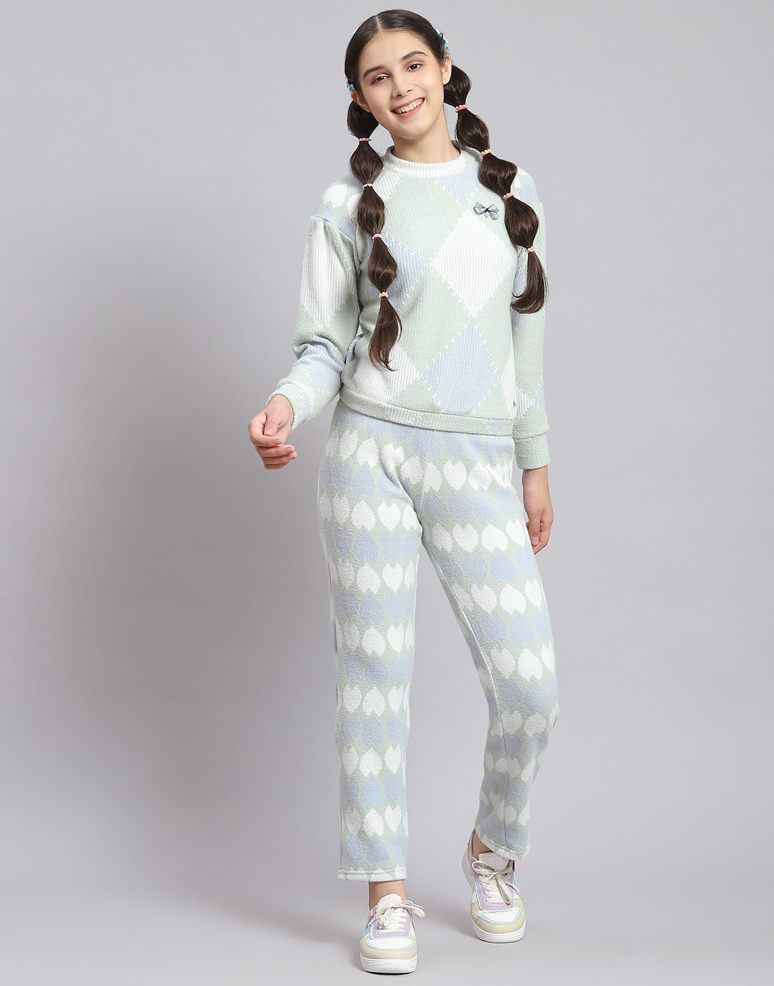 Girls Green Self Design T Neck Full Sleeve Cords Set