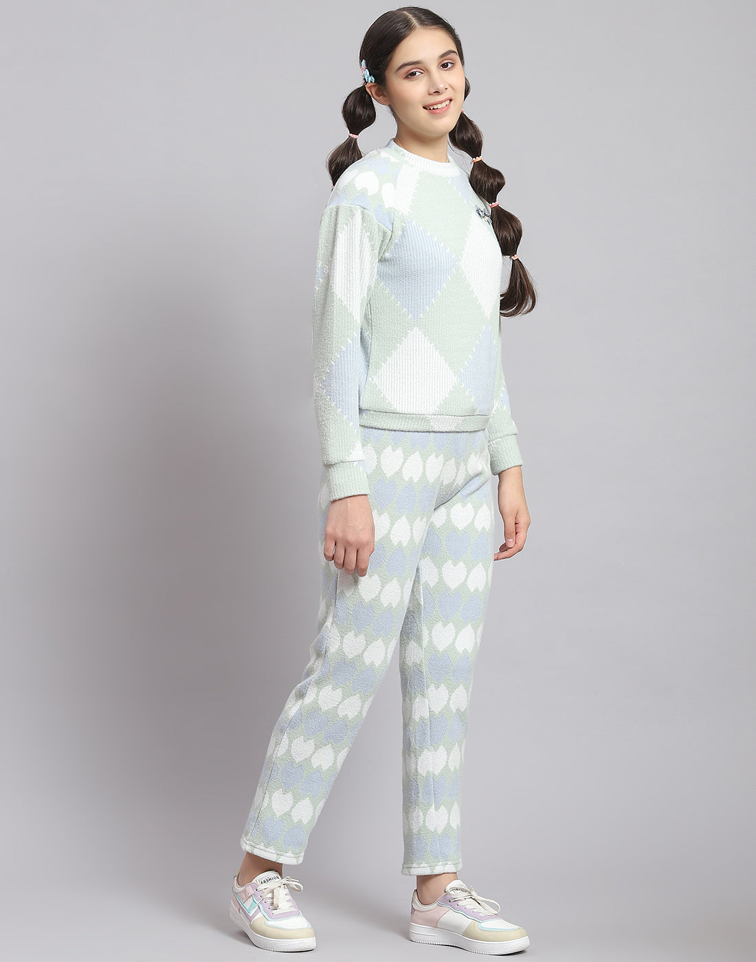 Girls Green Self Design T Neck Full Sleeve Cords Set