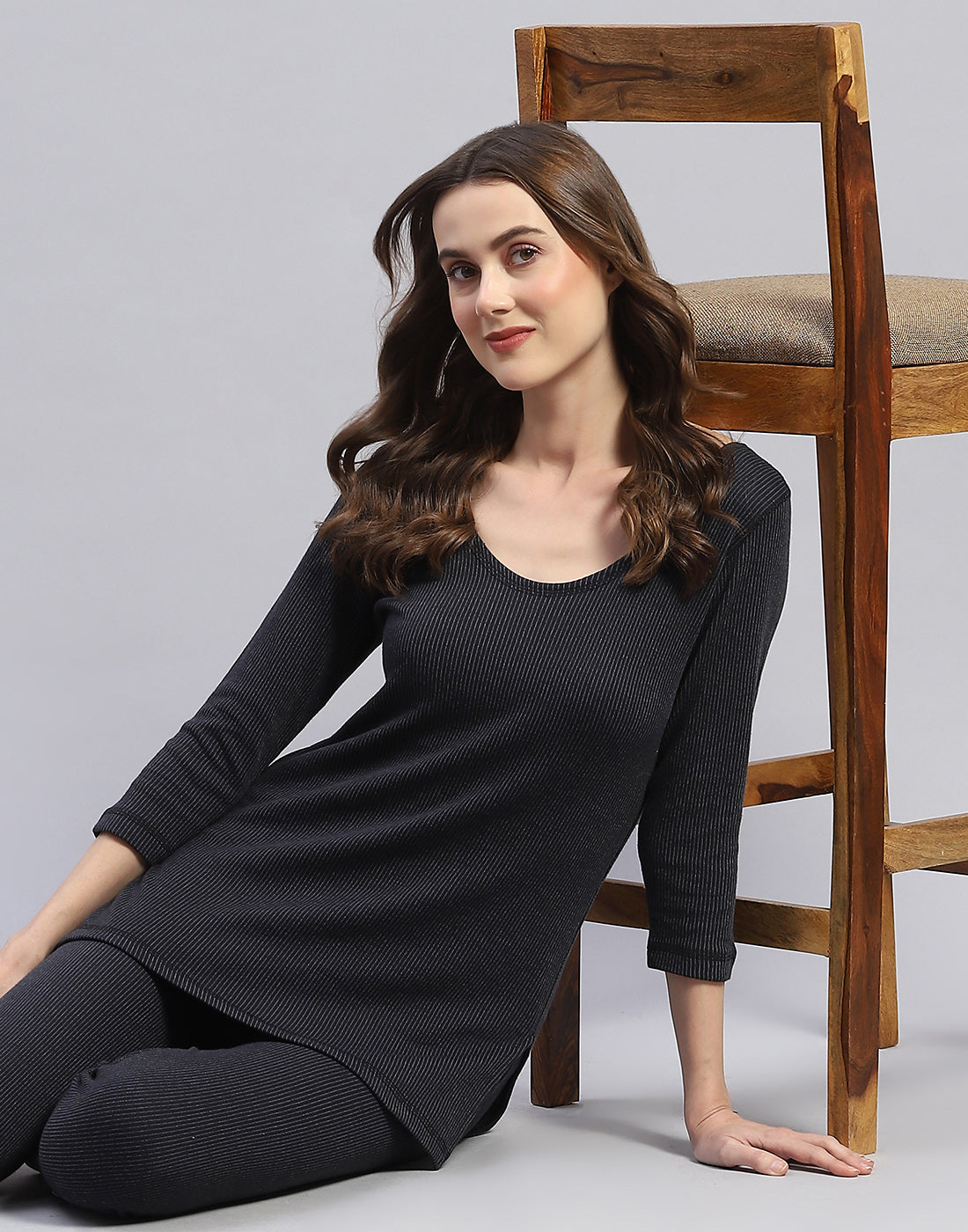 Women Black Solid Round Neck 3/4 Sleeve Thermal Vest