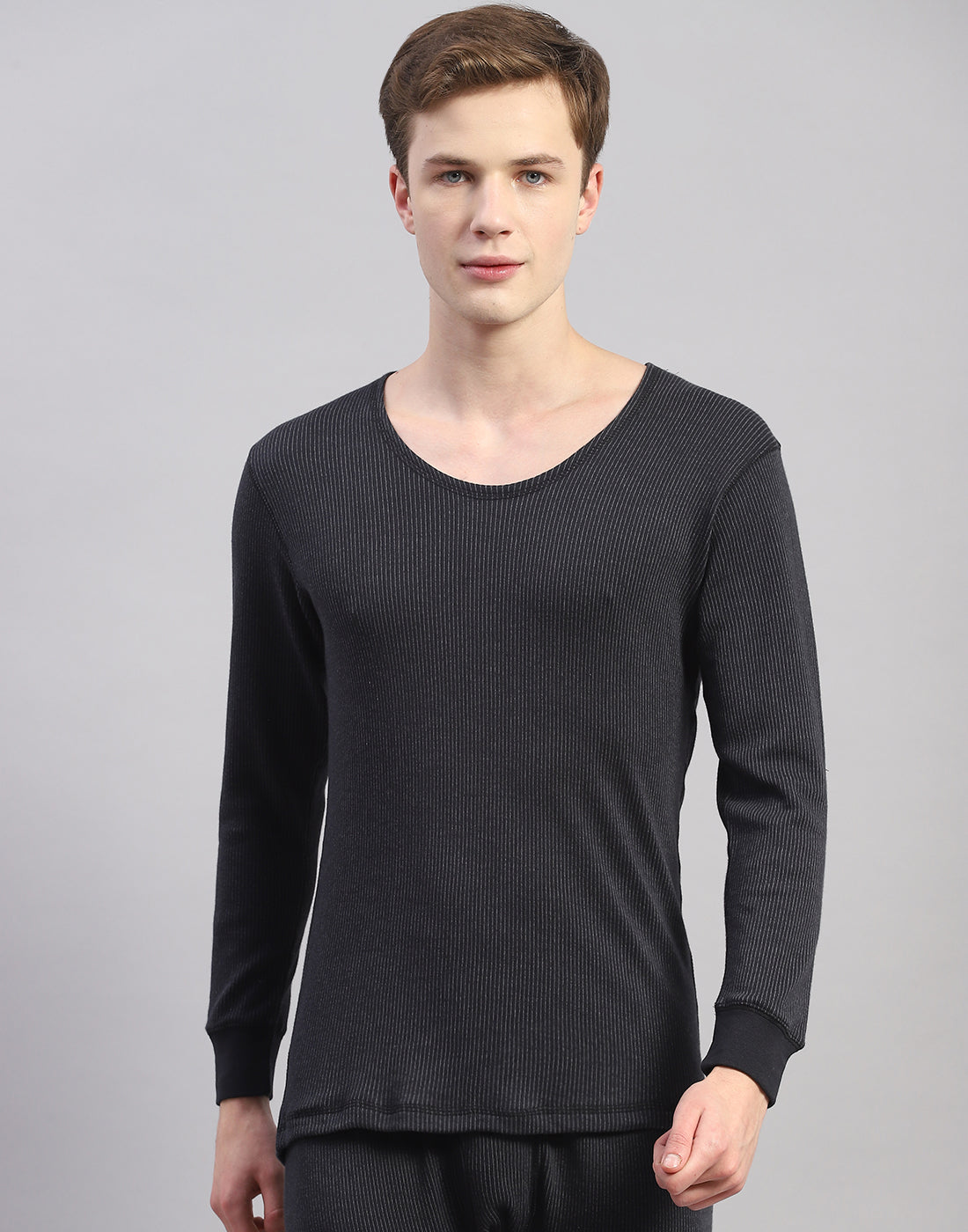 Men Black Solid Round Neck Full Sleeve Thermal Vest