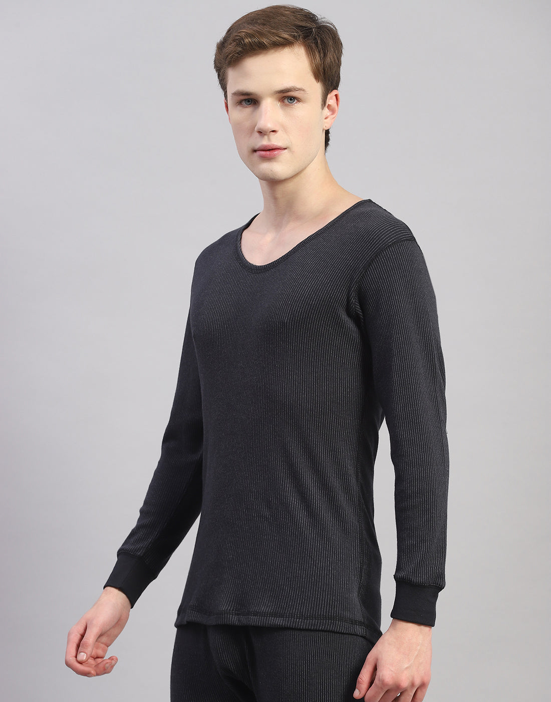 Men Black Solid Round Neck Full Sleeve Thermal Vest