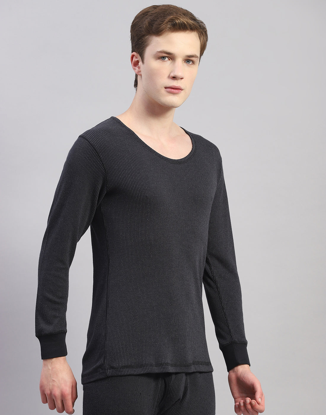 Men Black Solid Round Neck Full Sleeve Thermal Vest