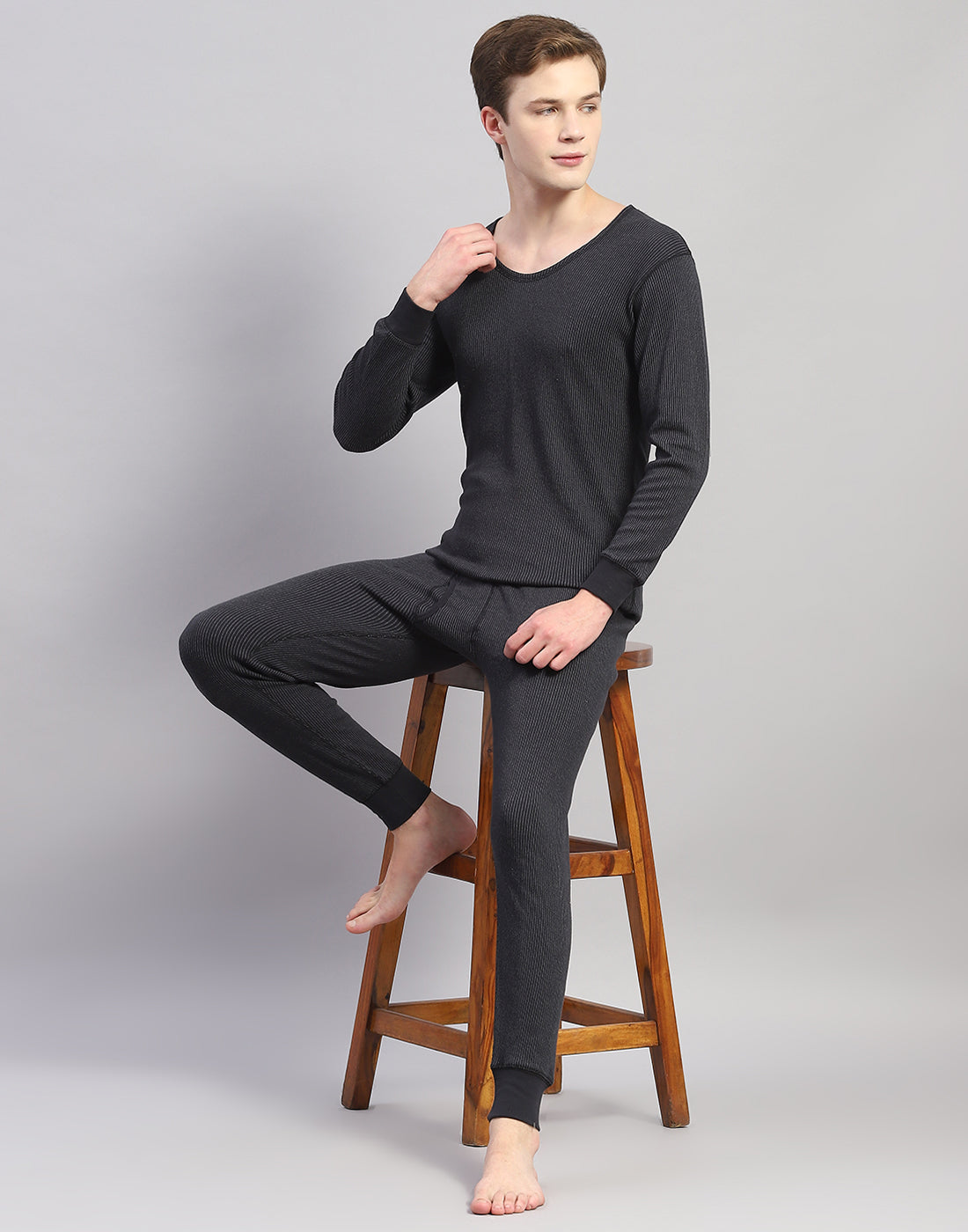 Men Black Solid Round Neck Full Sleeve Thermal Vest