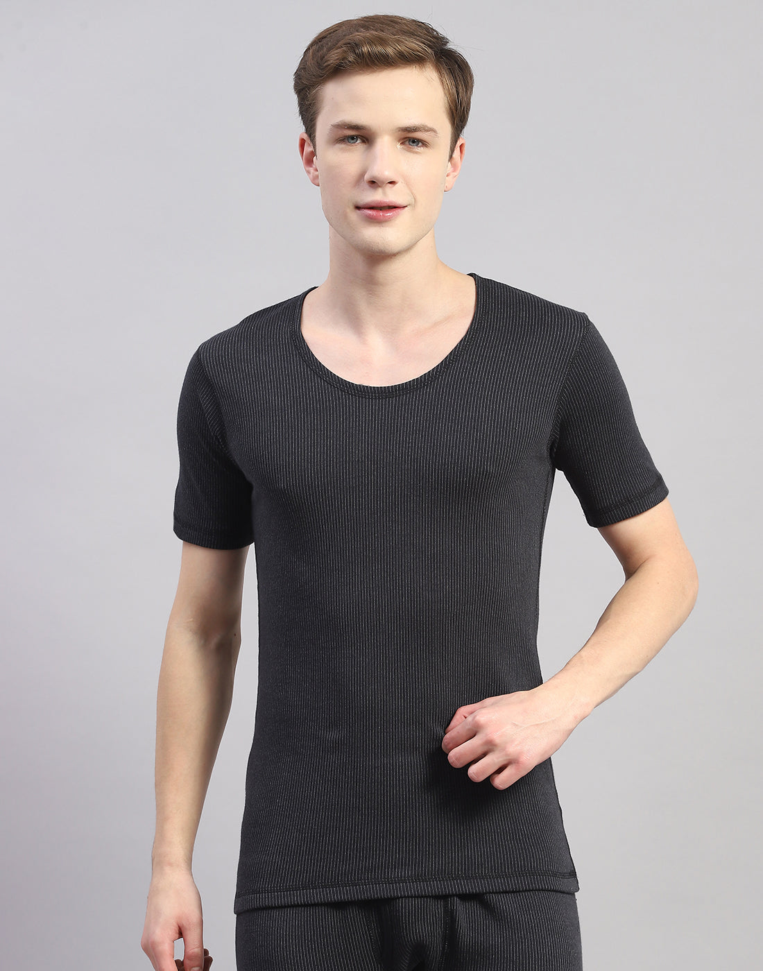 Men Black Solid Round Neck Half Sleeve Thermal Vest