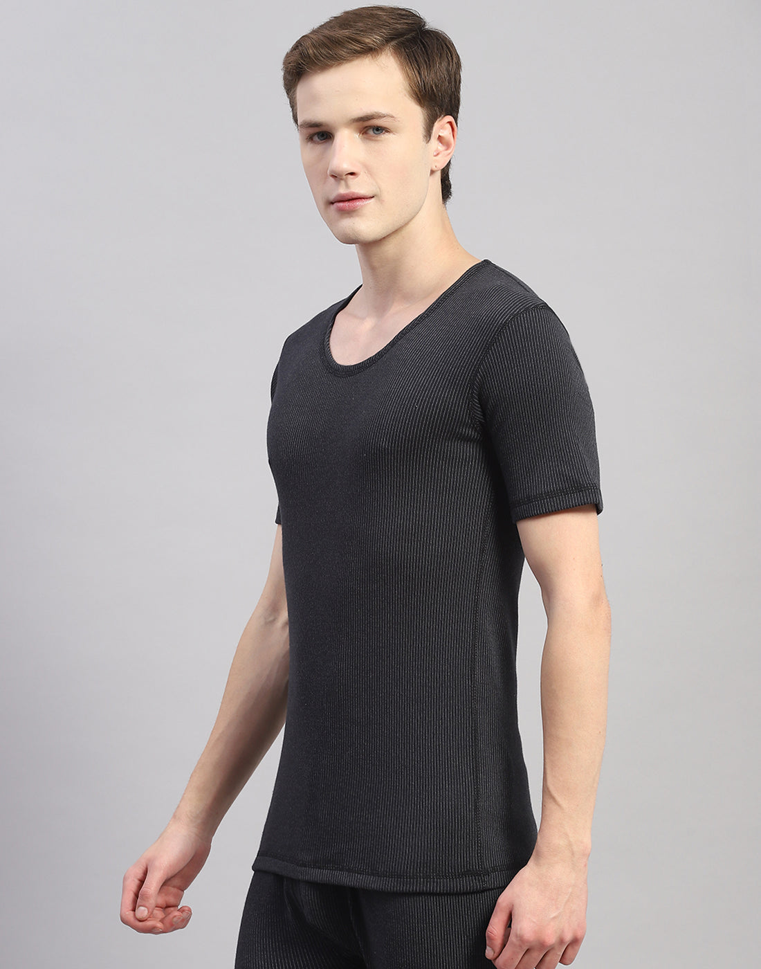 Men Black Solid Round Neck Half Sleeve Thermal Vest