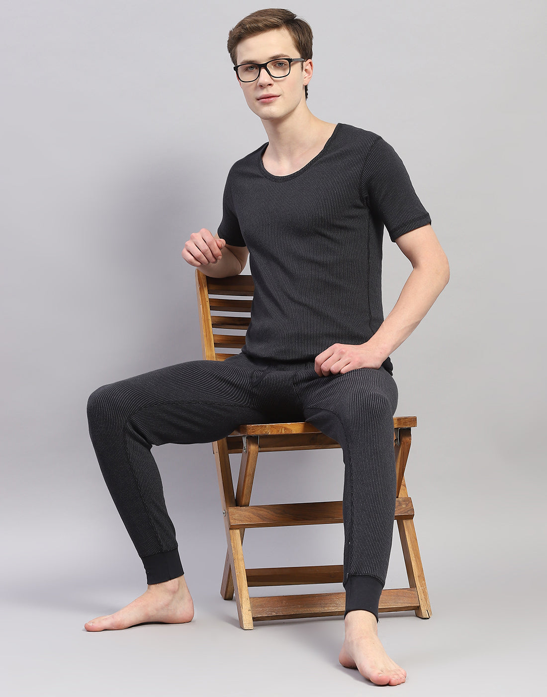 Men Black Solid Round Neck Half Sleeve Thermal Vest