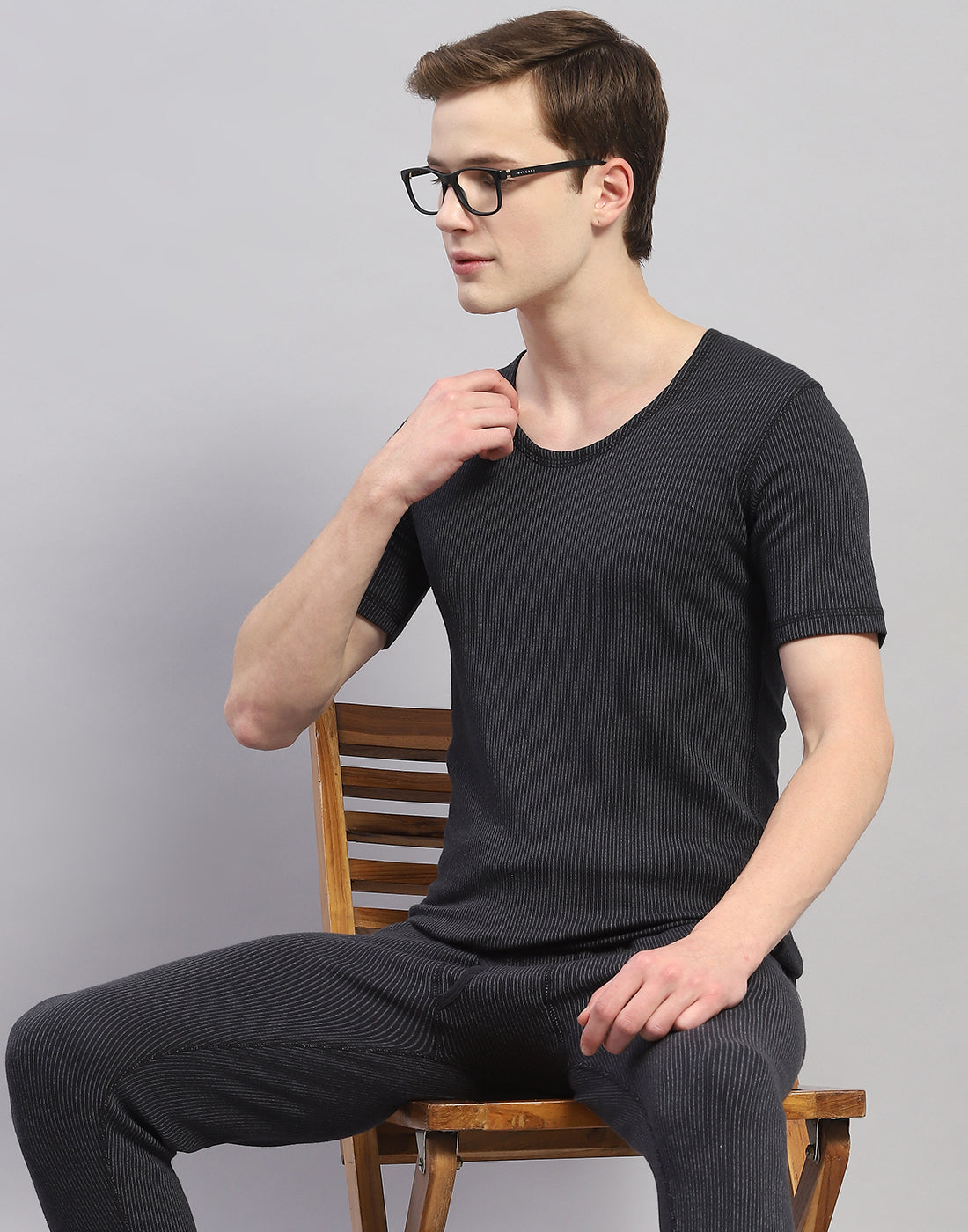 Men Black Solid Round Neck Half Sleeve Thermal Vest