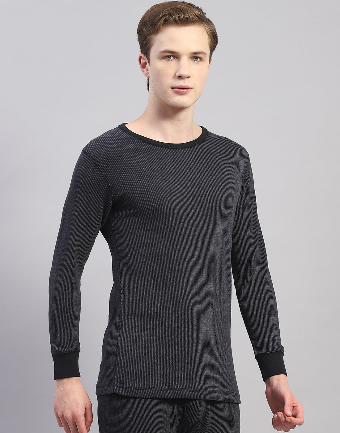 Men Black Solid Round Neck Full Sleeve Thermal Vest