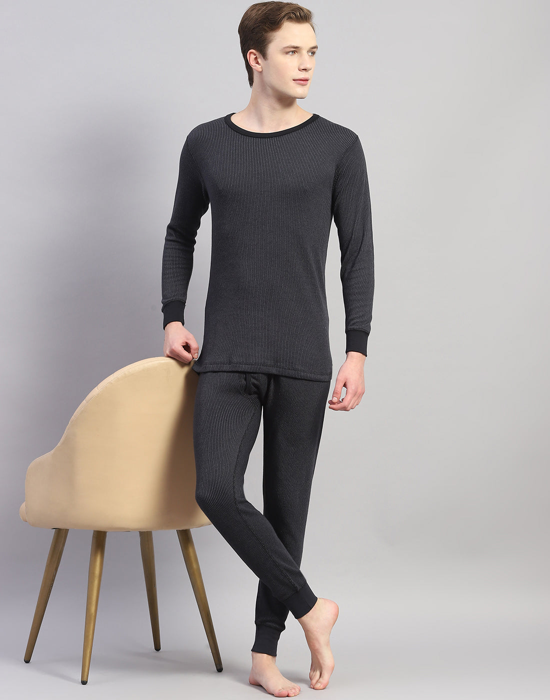 Men Black Solid Round Neck Full Sleeve Thermal Vest