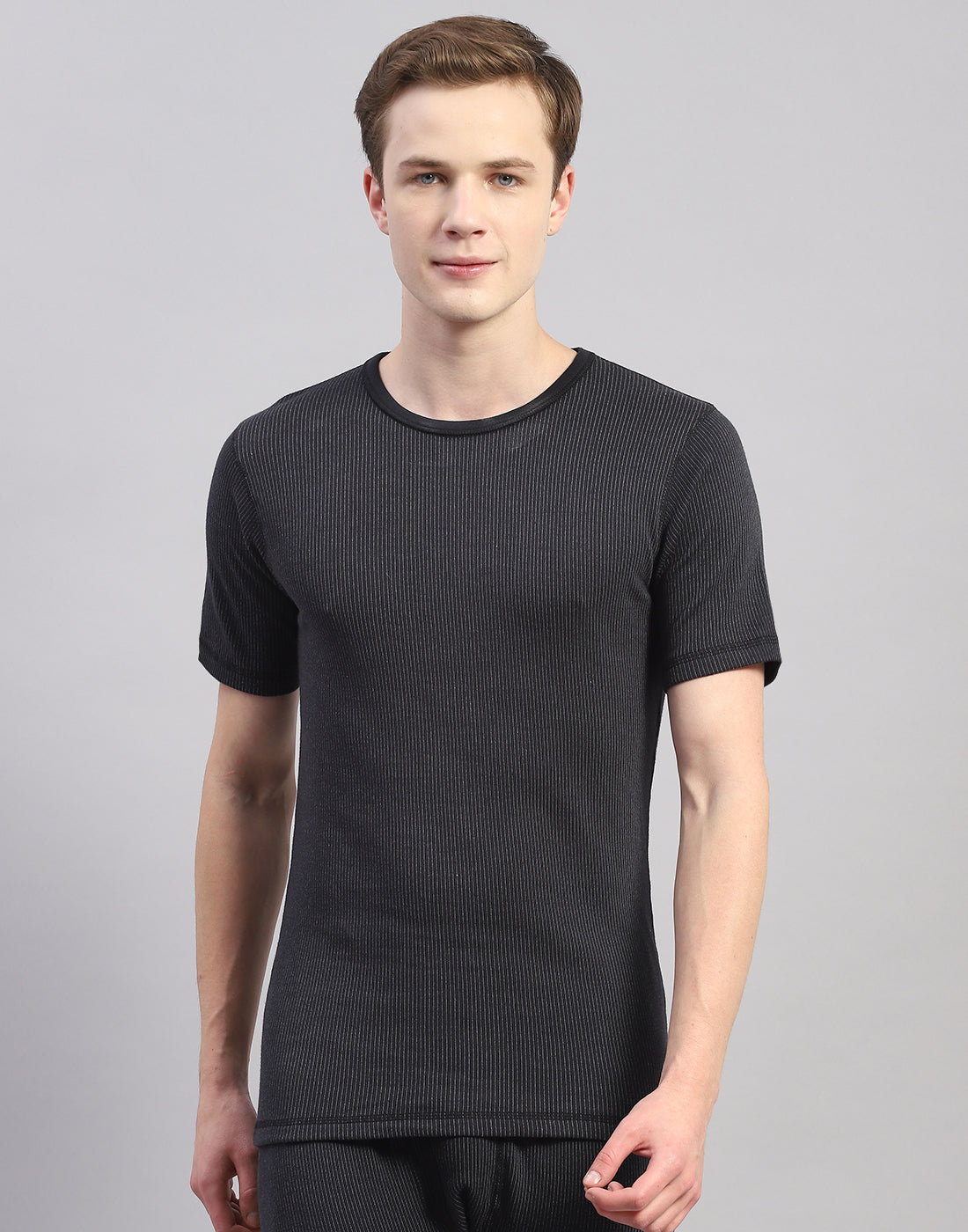 Men Black Solid Round Neck Half Sleeve Thermal Vest