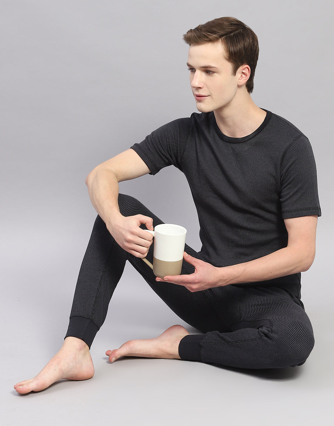 Men Black Solid Round Neck Half Sleeve Thermal Vest