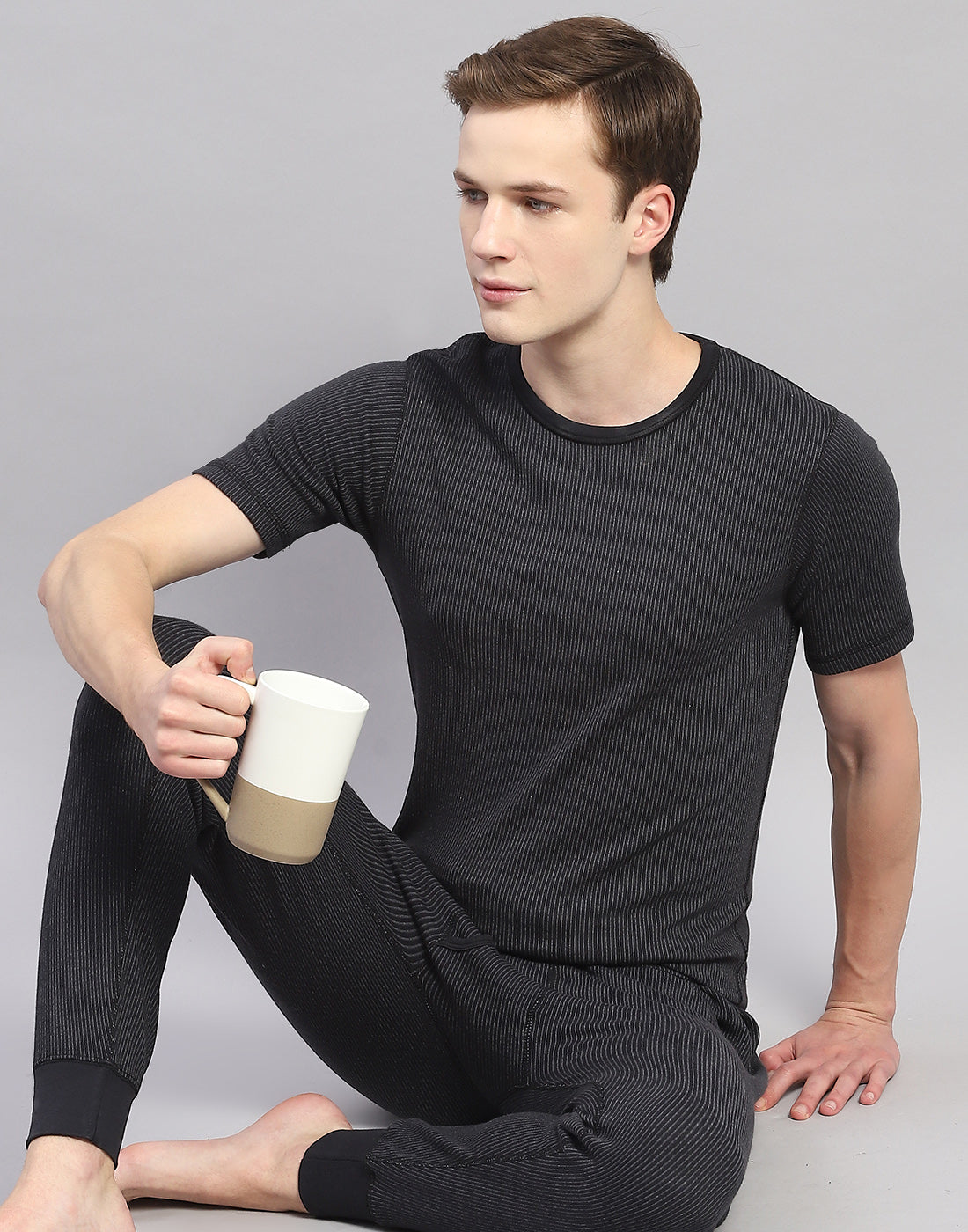 Men Black Solid Round Neck Half Sleeve Thermal Vest