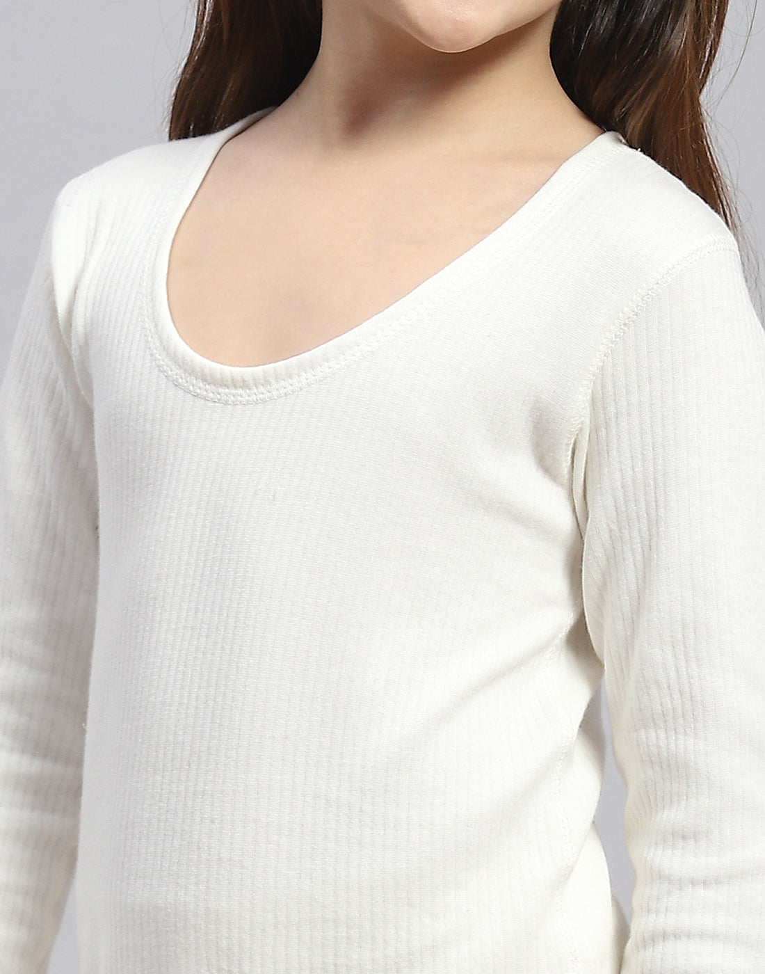 Girls Off White Solid Round Neck Full Sleeve Thermal Vest