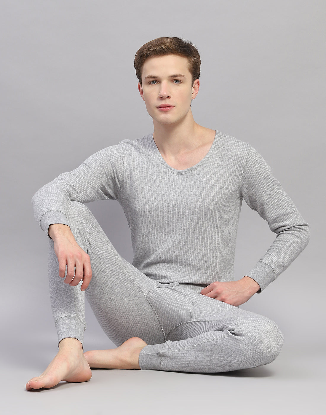 Men Grey Solid Round Neck Full Sleeve Thermal Vest