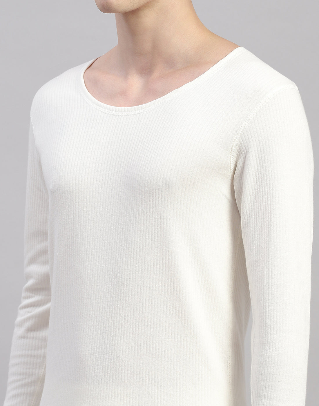 Men Off White Solid Round Neck Full Sleeve Thermal Vest