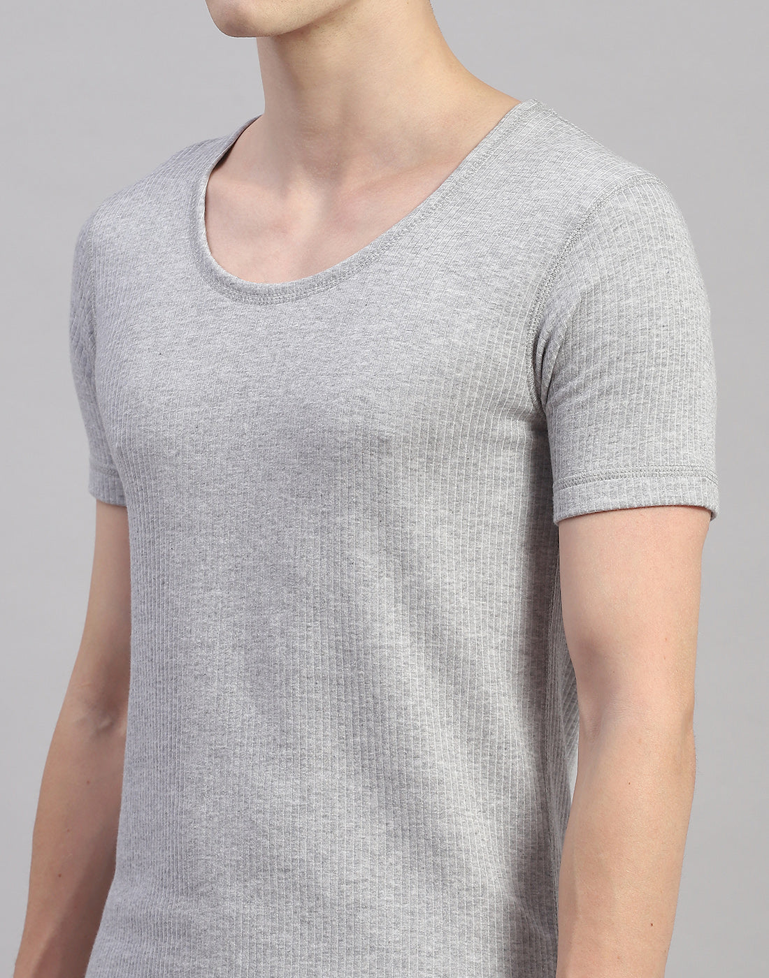 Men Grey Solid Round Neck Half Sleeve Thermal Vest