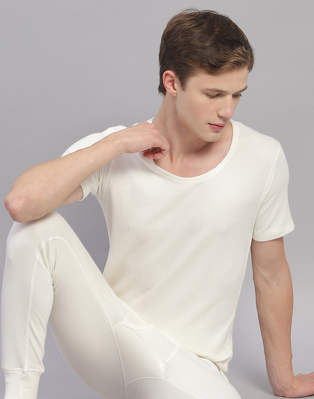 Men Off White Solid Round Neck Half Sleeve Thermal Vest