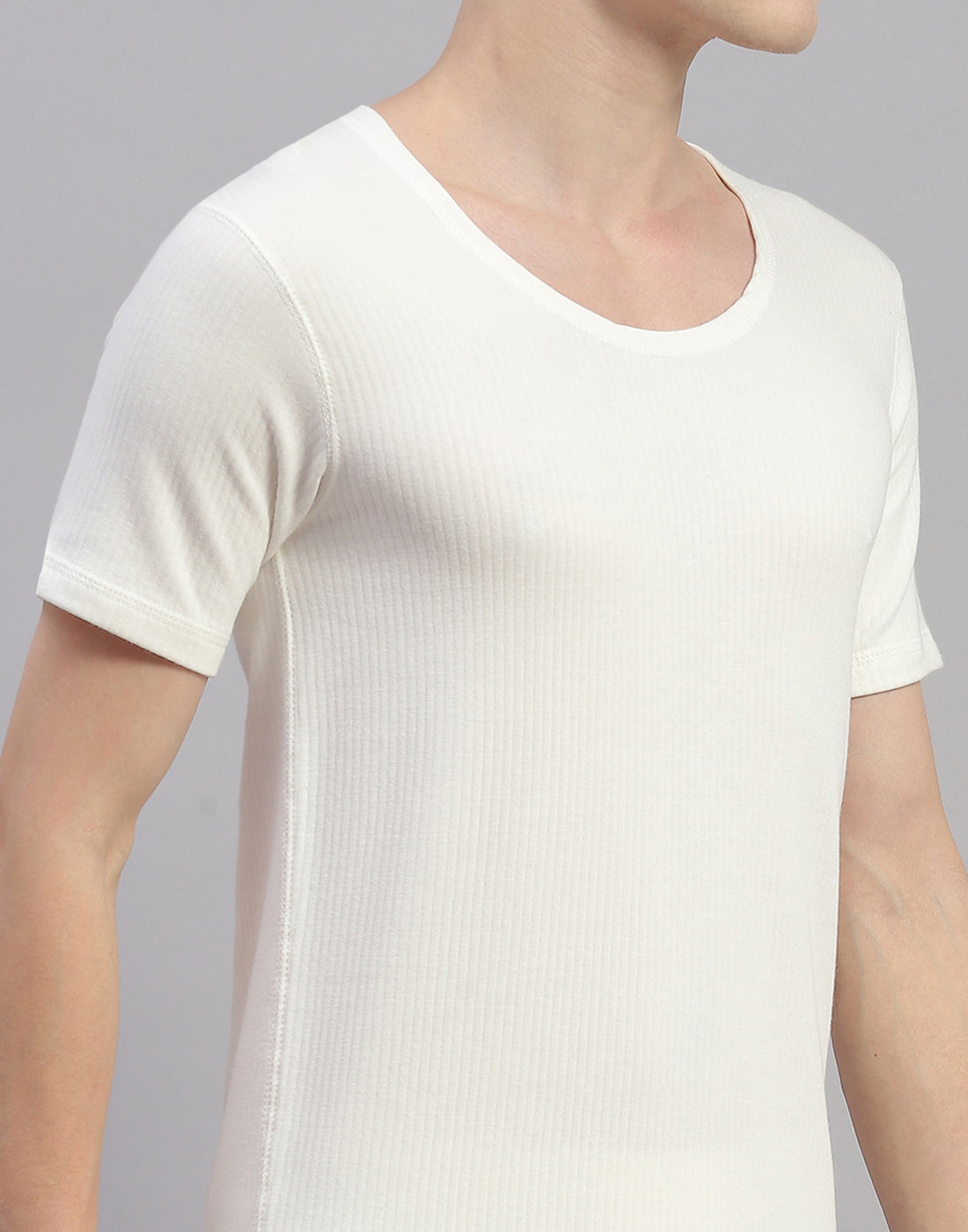 Men Off White Solid Round Neck Half Sleeve Thermal Vest