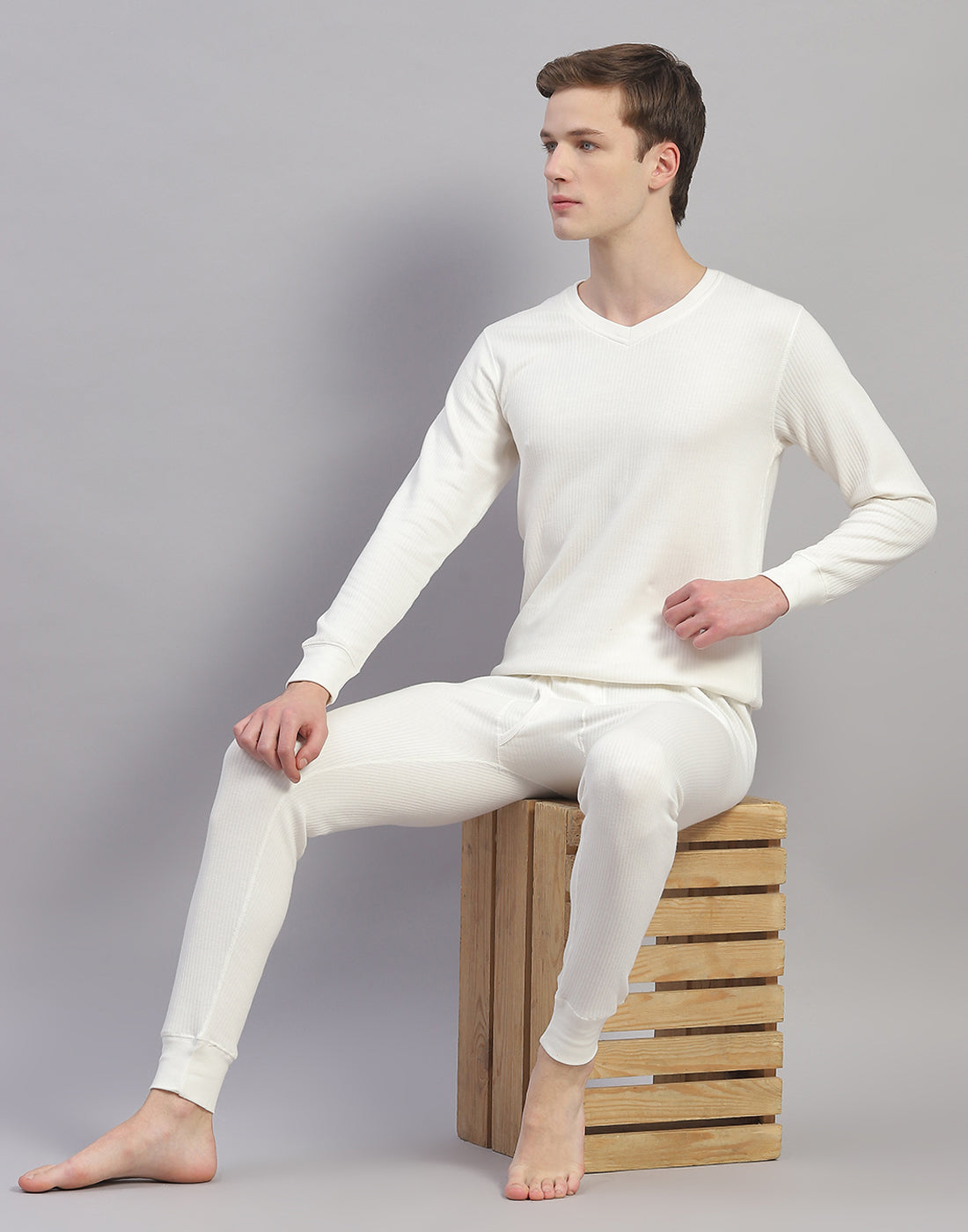 Men Off White Solid Round Neck Full Sleeve Thermal Vest