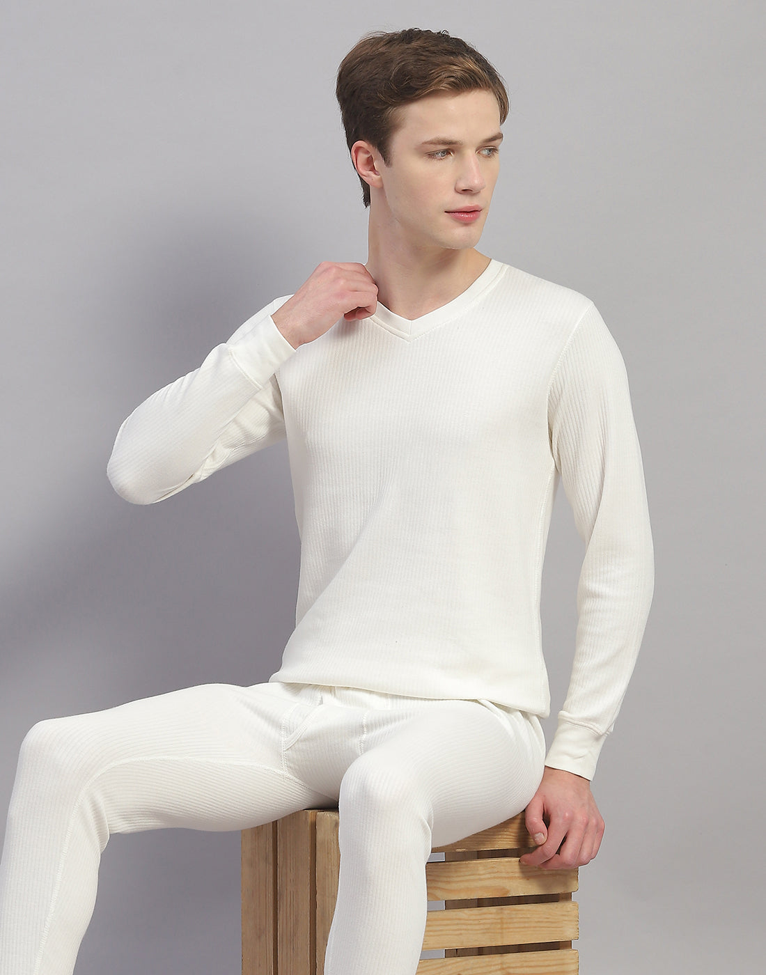 Men Off White Solid Round Neck Full Sleeve Thermal Vest