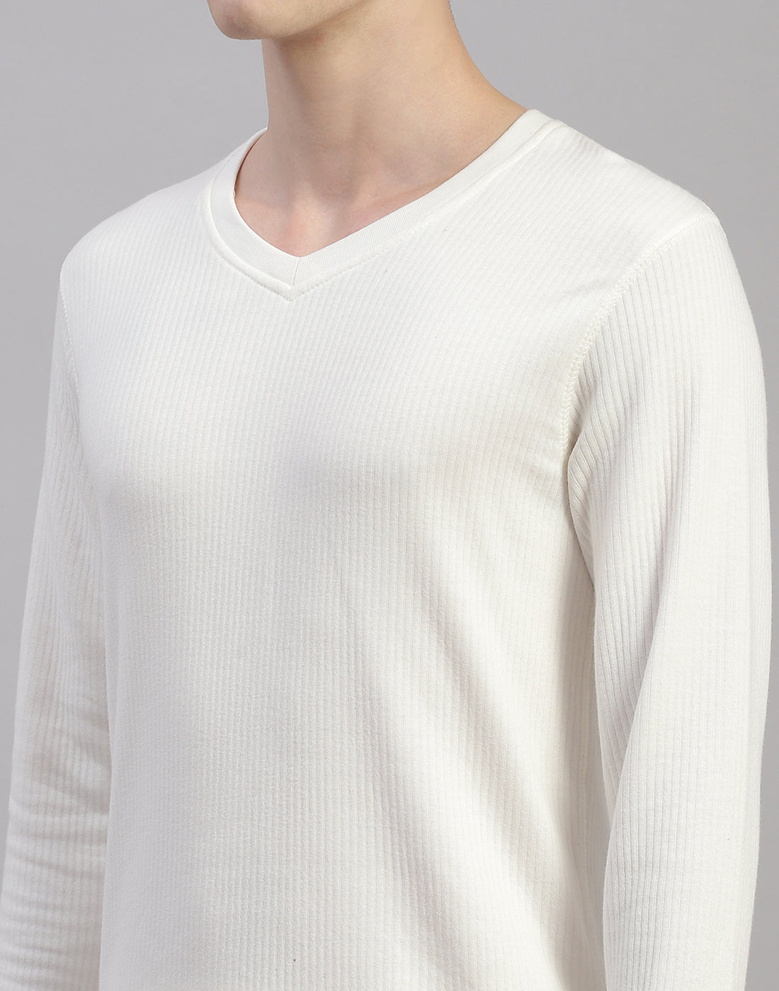 Men Off White Solid Round Neck Full Sleeve Thermal Vest
