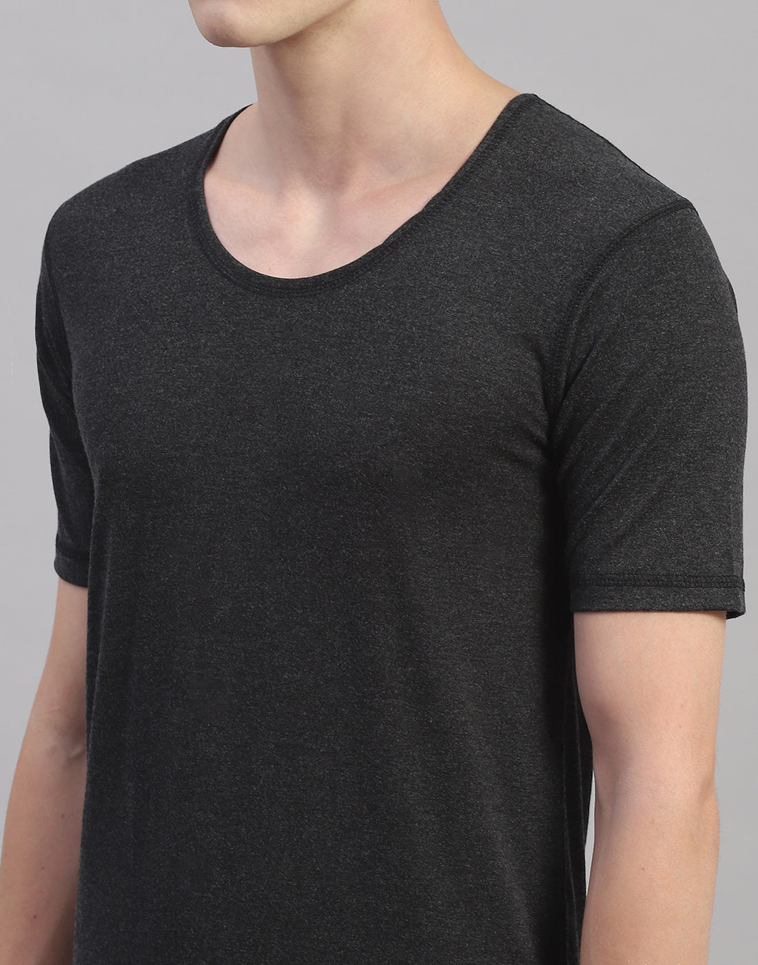 Men Grey Solid Round Neck Half Sleeve Thermal Vest