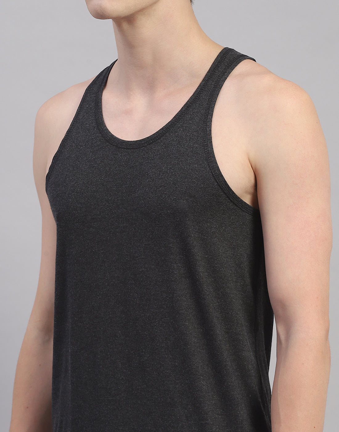Men Grey Solid Round Neck Sleeveless Thermal Vest