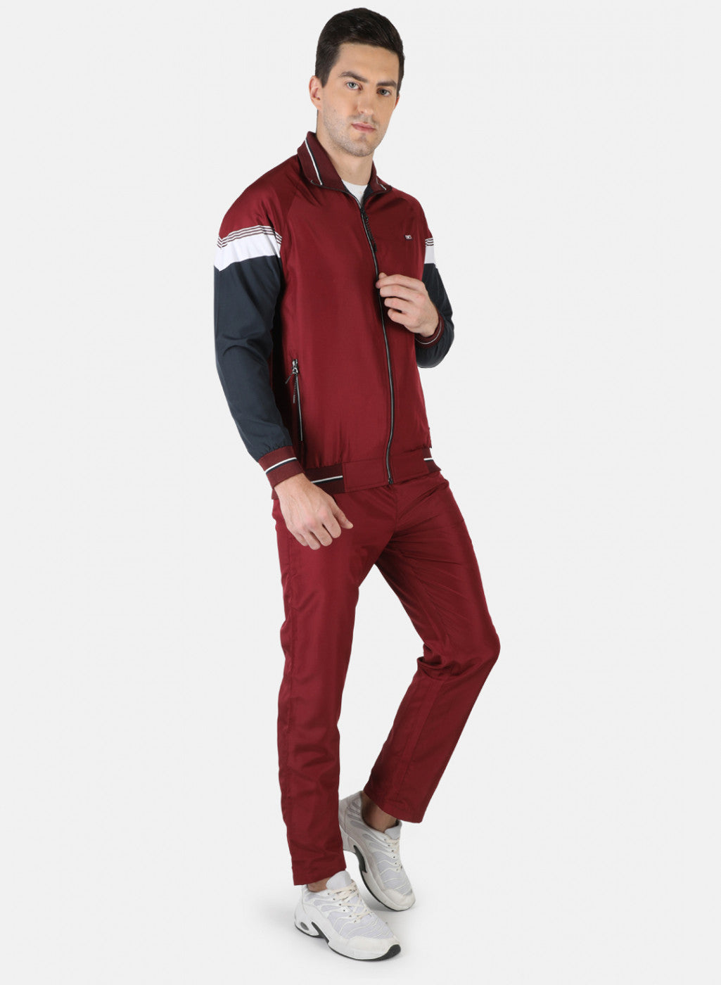 Men Maroon Plain Tracksuit